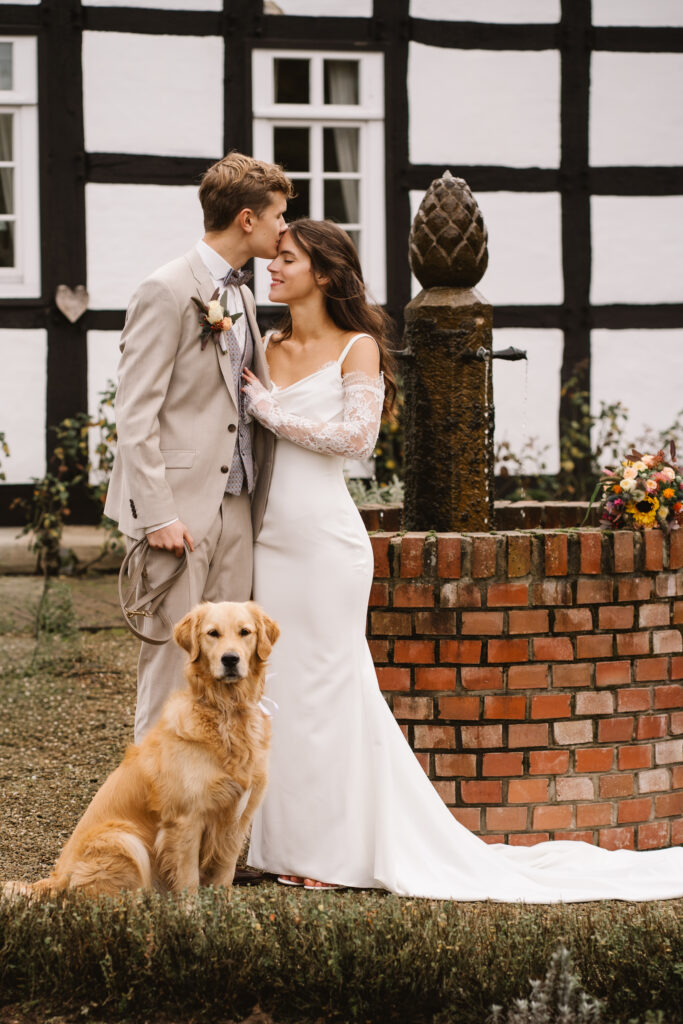 Brautpaar mit Hund